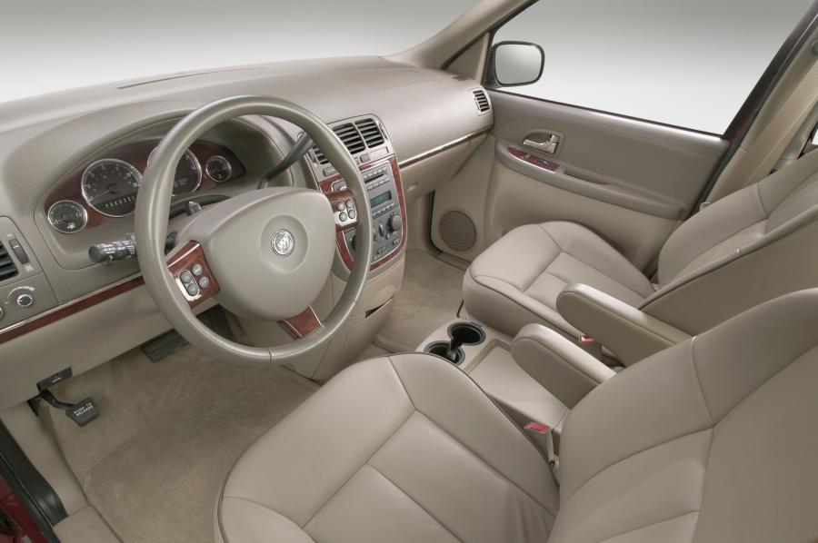 Интерьер Buick Terraza CXL 2004 года  (фото 17 из 35)